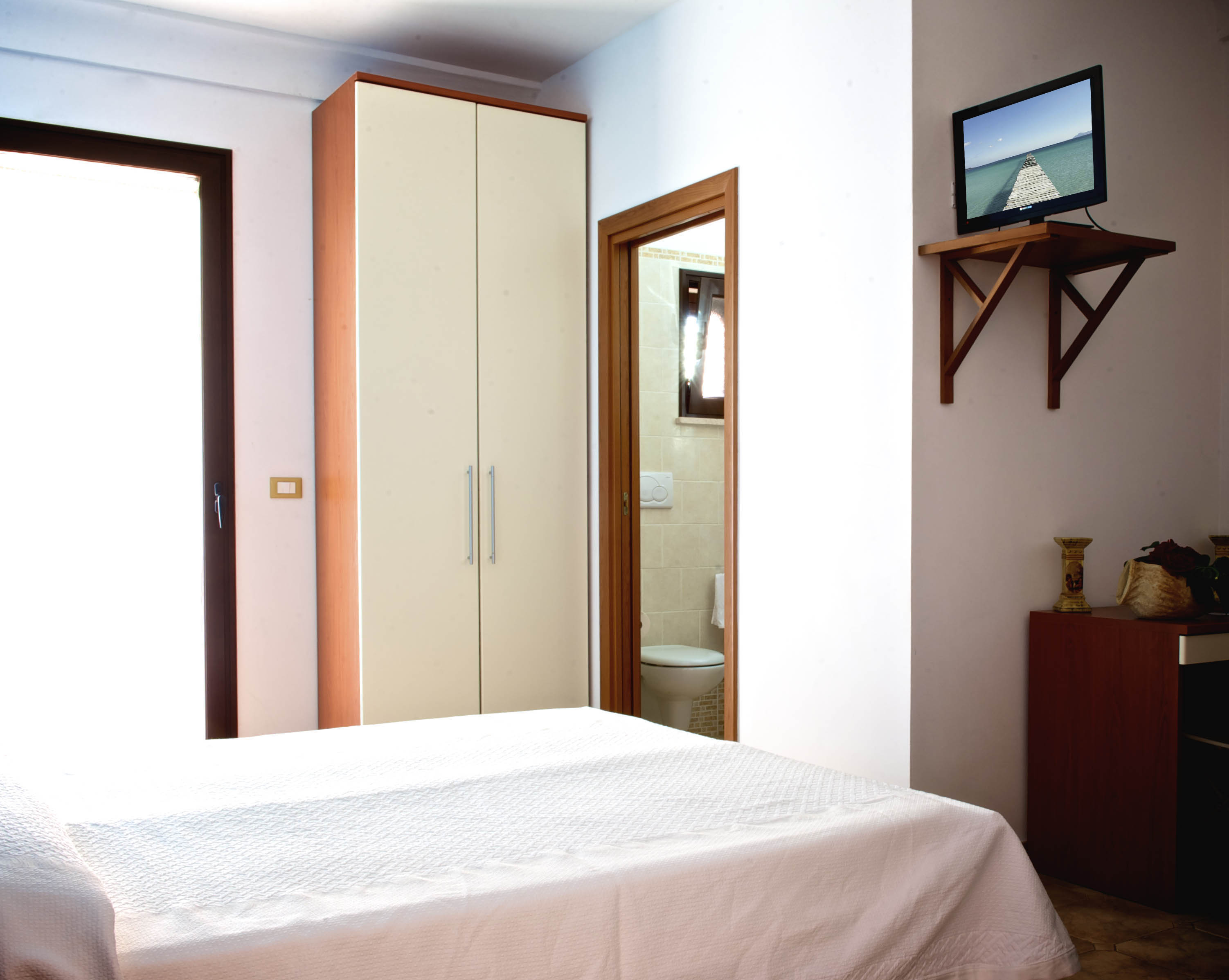 Le camere del Bed & Breakfast Nilosira sono confortevoli, spaziose e tutte dotate di terrazza privata ed attrezzata
