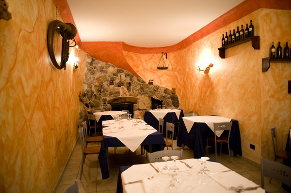 dsc_4762Al B&B Nilosira solo piatti della tradizione salentina, il pesce fresco è la particolarità di una cucina sana e genuina. I profumi del Salento saranno le coccole dopo una giornata di mare